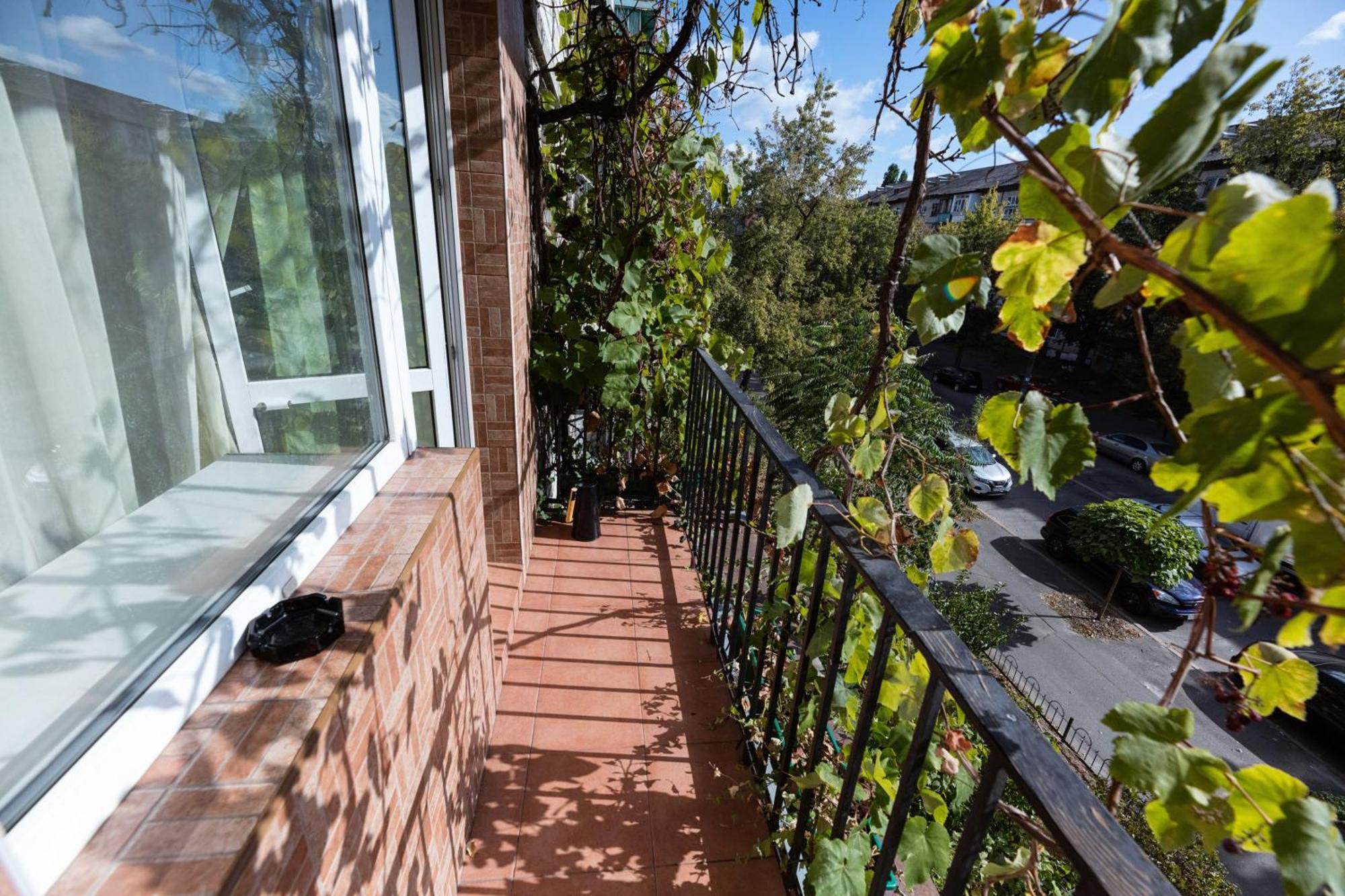квартири метро дарниця Apartment *
