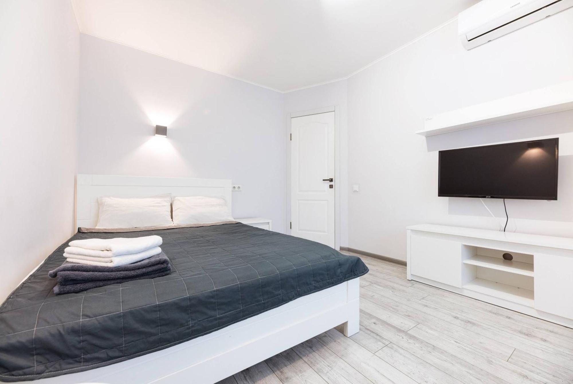 квартири метро дарниця Apartment *